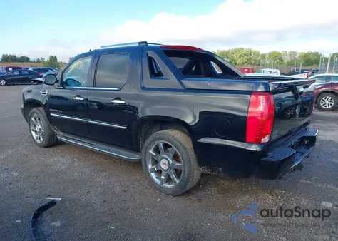 2011 Cadillac Escalade Luxury z USA, uszkodzony, nr VIN 3GYT4MEF7BG372479